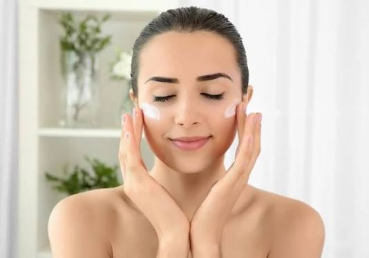 Cách Chăm Sóc Da Khi Thời Tiết Thay Đổimoinhat